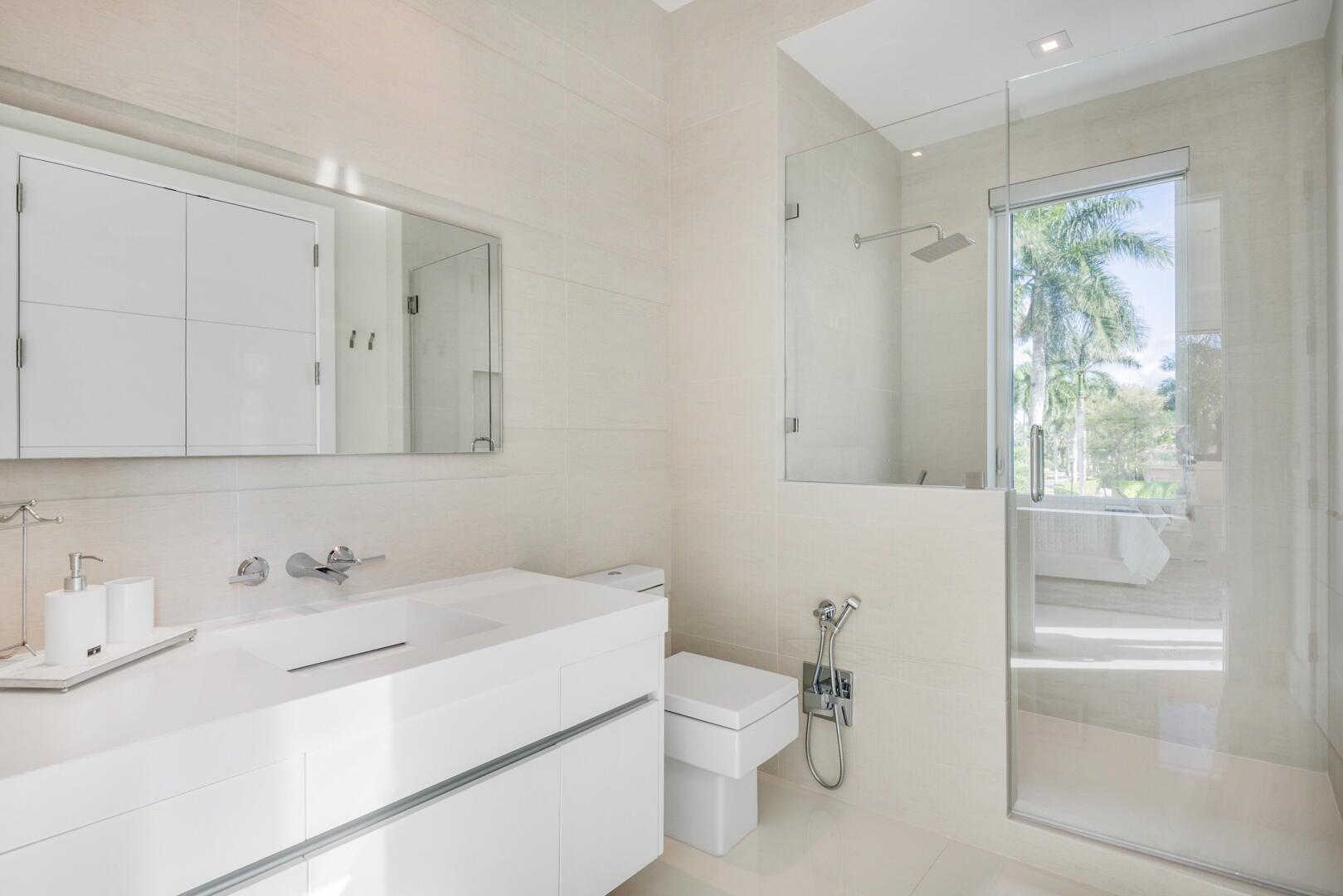 17106 Avenue Le Rivage Boca Raton, FL 33496 - Photo 48 of 76 Secondary Bathroom
