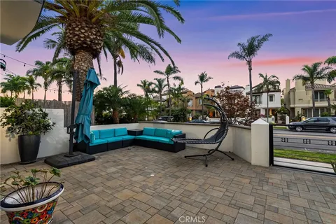 $2,499,000 | 620 22nd Street, Huntington Beach, CA 92648