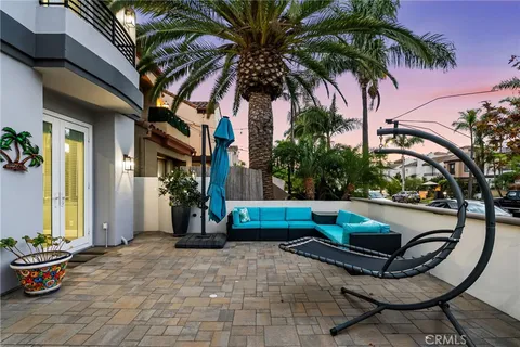 $2,499,000 | 620 22nd Street, Huntington Beach, CA 92648