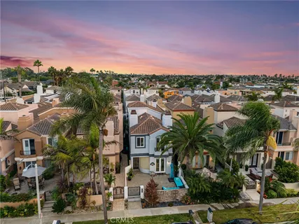 $2,499,000 | 620 22nd Street, Huntington Beach, CA 92648