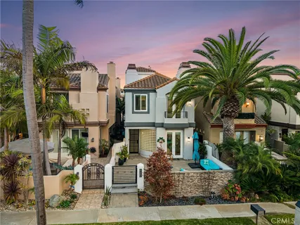 $2,499,000 | 620 22nd Street, Huntington Beach, CA 92648