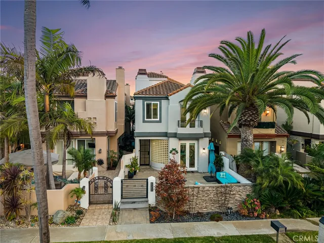 $2,499,000 | 620 22nd Street, Huntington Beach, CA 92648