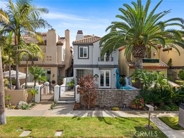 $2,499,000 | 620 22nd Street, Huntington Beach, CA 92648