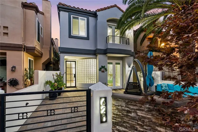 $2,499,000 | 620 22nd Street, Huntington Beach, CA 92648