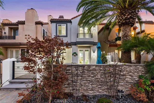 $2,499,000 | 620 22nd Street, Huntington Beach, CA 92648