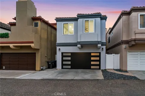 $2,499,000 | 620 22nd Street, Huntington Beach, CA 92648