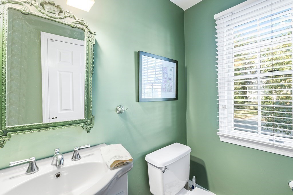 8 Hodges Avenue Wellesley, MA 02482 - Photo 13 of 42