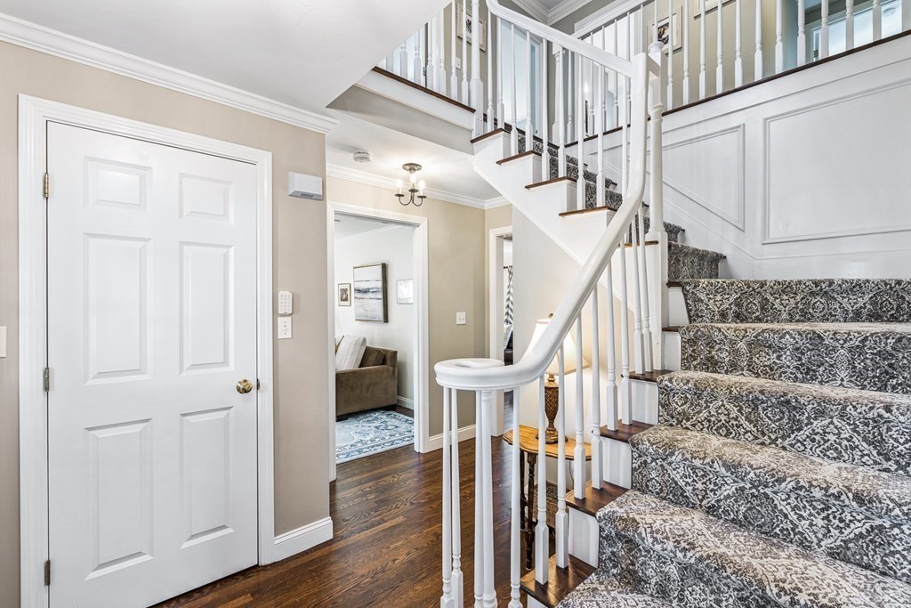 8 Hodges Avenue Wellesley, MA 02482 - Photo 3 of 42