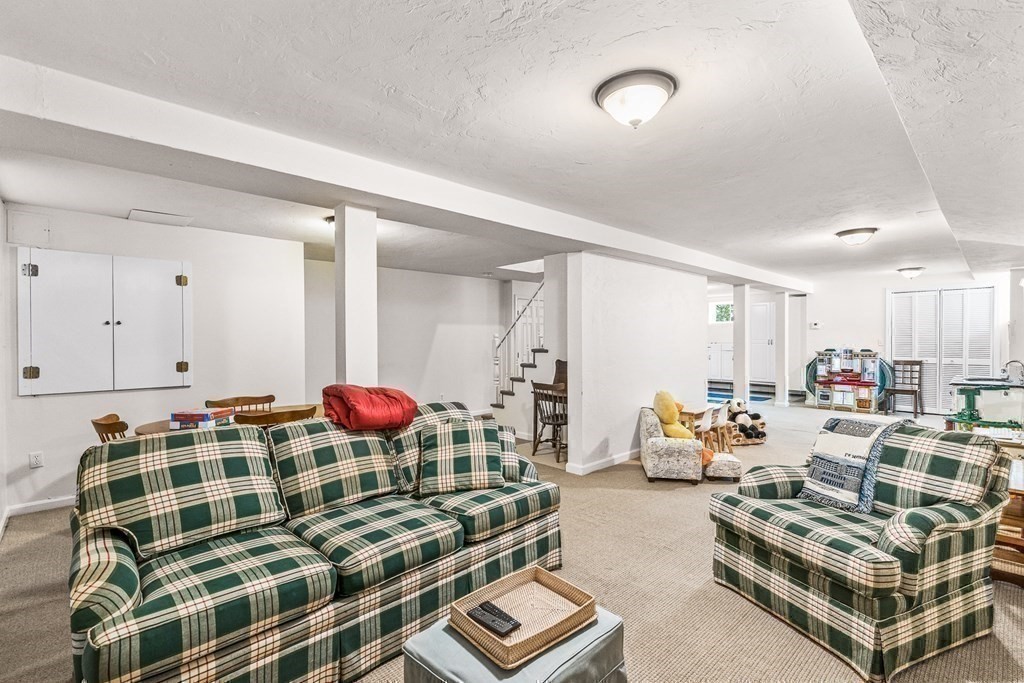 8 Hodges Avenue Wellesley, MA 02482 - Photo 32 of 42