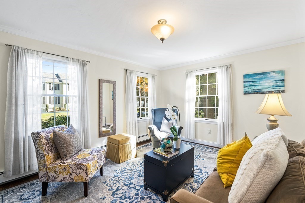 8 Hodges Avenue Wellesley, MA 02482 - Photo 4 of 42