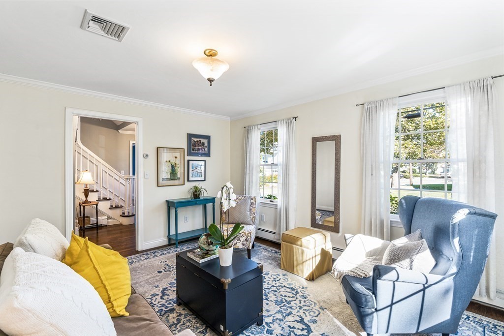 8 Hodges Avenue Wellesley, MA 02482 - Photo 5 of 42