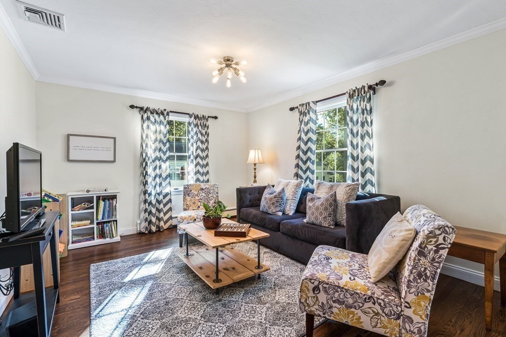 8 Hodges Avenue Wellesley, MA 02482 - Photo 6 of 42