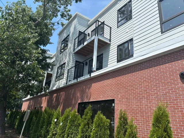 $2,800 | 1391 Main Street, Unit 202, Walpole, MA 02081
