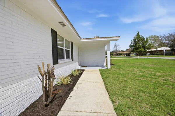 $449,000 | 600 Burgundy Lane, Fort Walton Beach, FL 32547