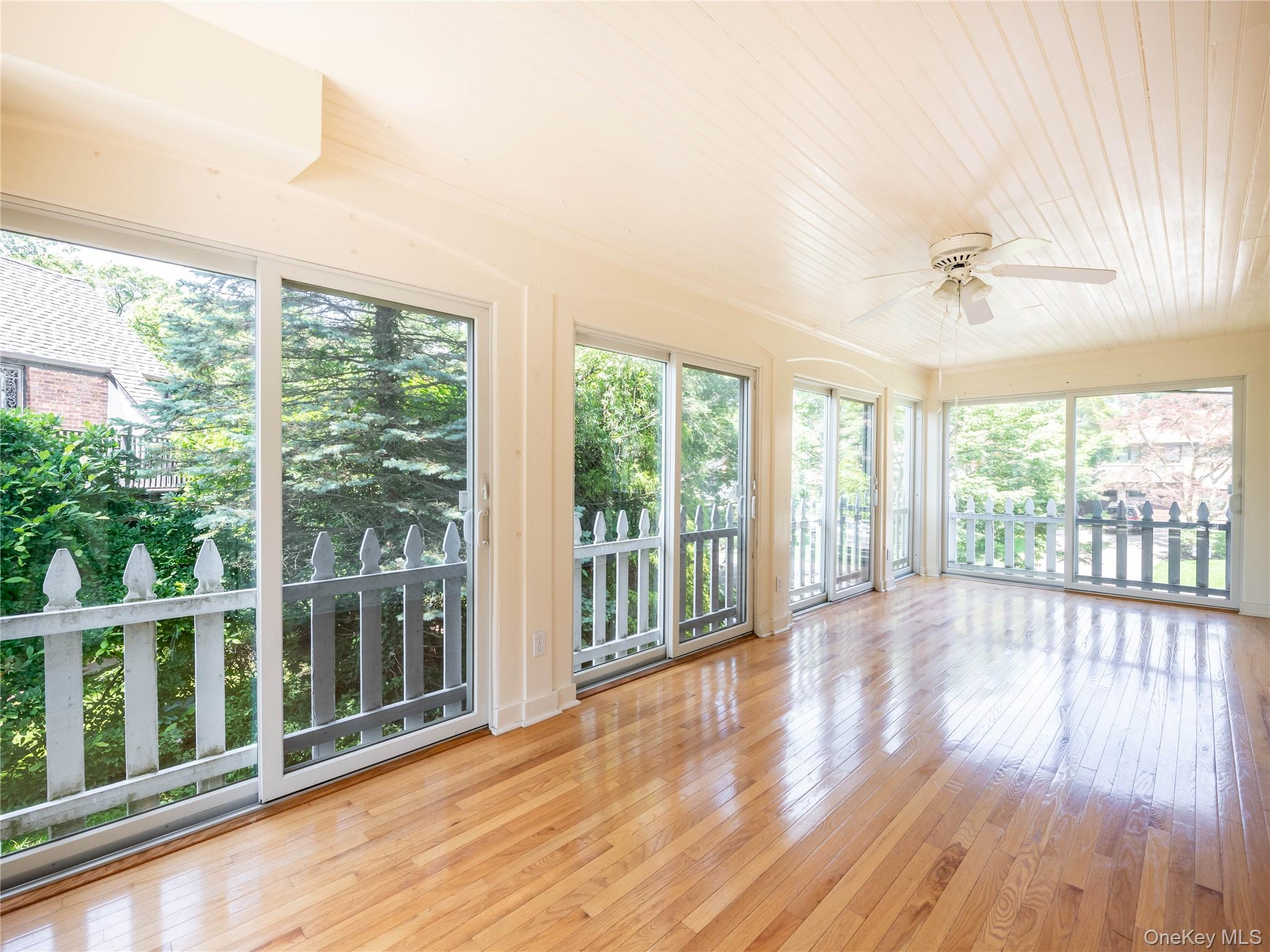 91 Pickwick Road Manhasset, NY 11030 - Photo 17 of 33 Gallery Image 17