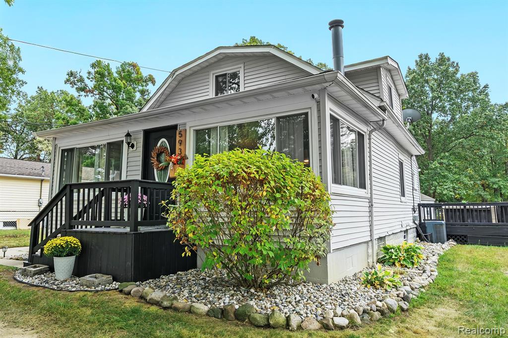 593 Heights Road Lake Orion, MI 48362 - Photo 4 of 53