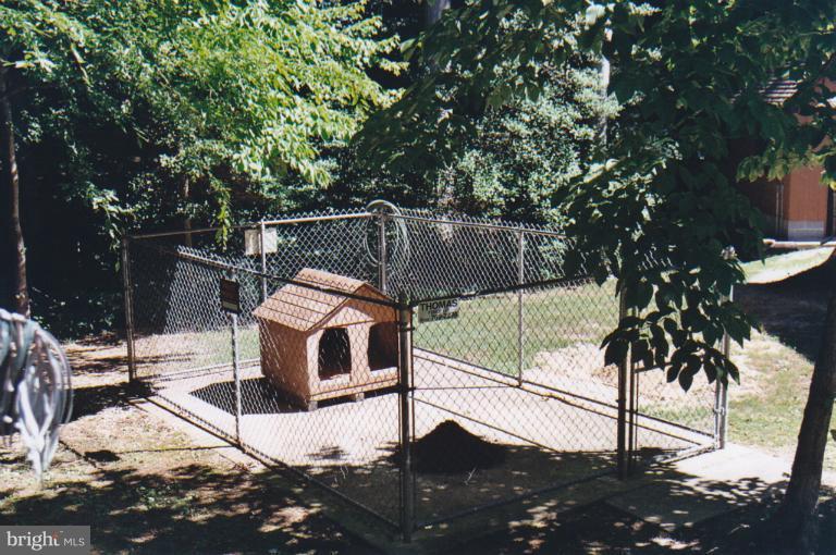 42270 Riva Ridge Drive Hollywood, MD 20636 - Photo 5 of 18 Kennel