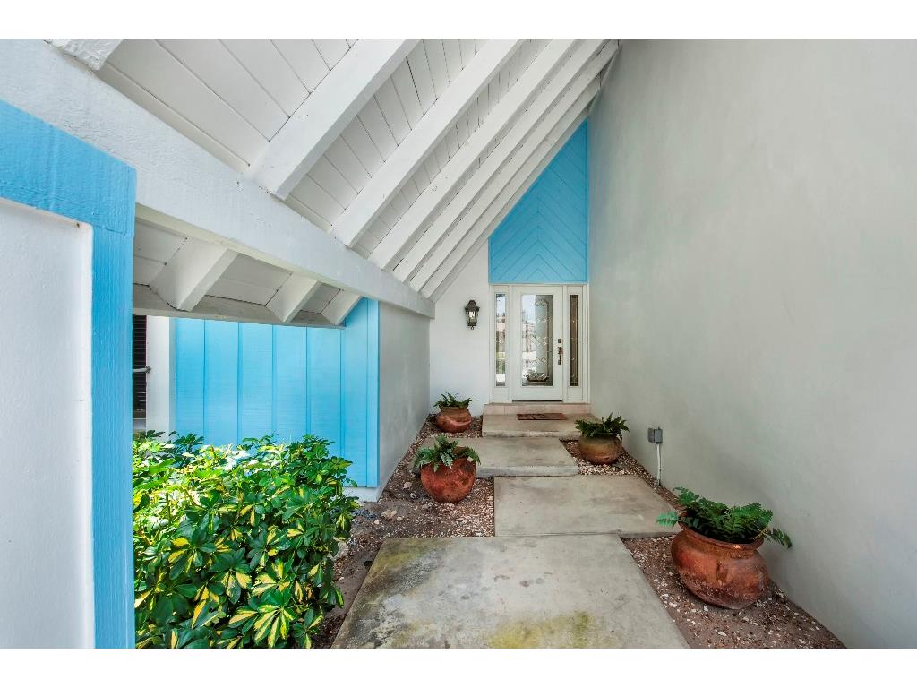 1005 Clipper Road Vero Beach, FL 32963 - Photo 4 of 36 Gallery Image 4