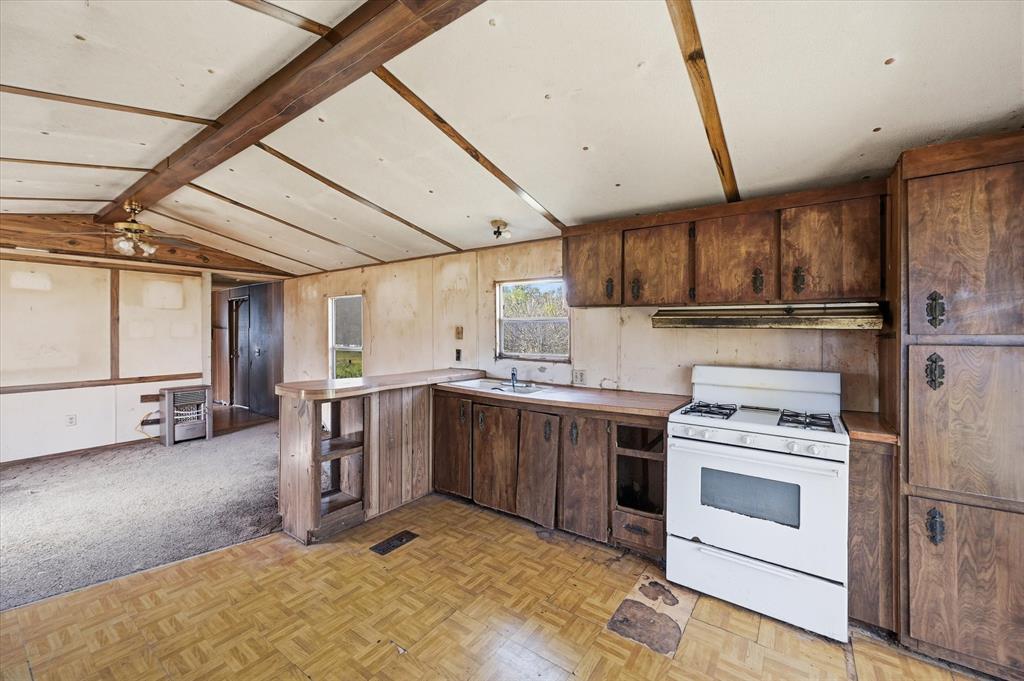 209 Northeast 8th Street Hubbard, TX 76648 - Photo 6 of 21