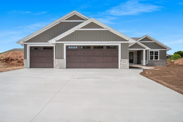$599,900 | 340 Baywood Trail Green, Green Bay, WI 54311