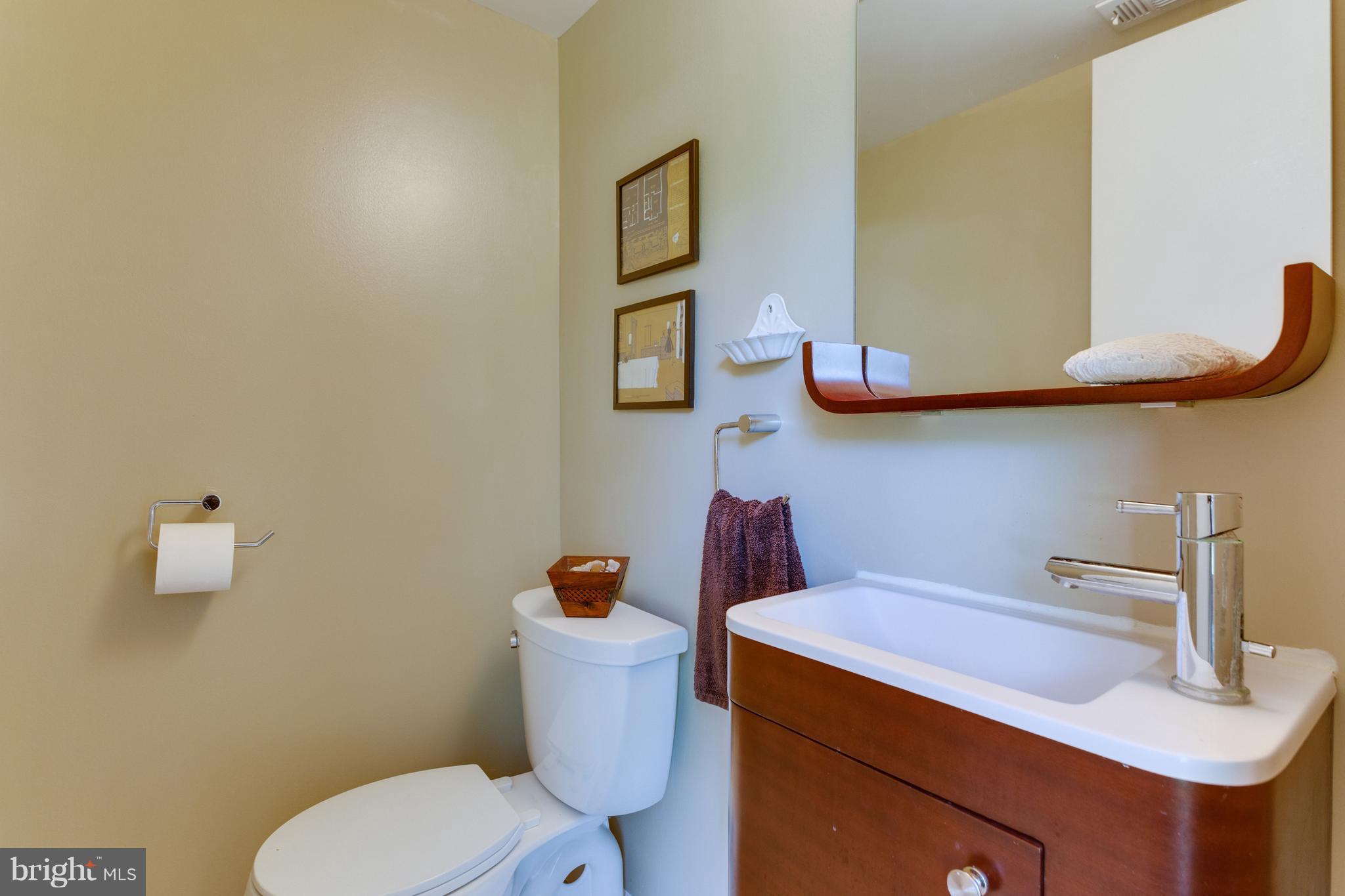 1747 Wainwright Drive Reston, VA 20190 - Photo 12 of 30 Bath