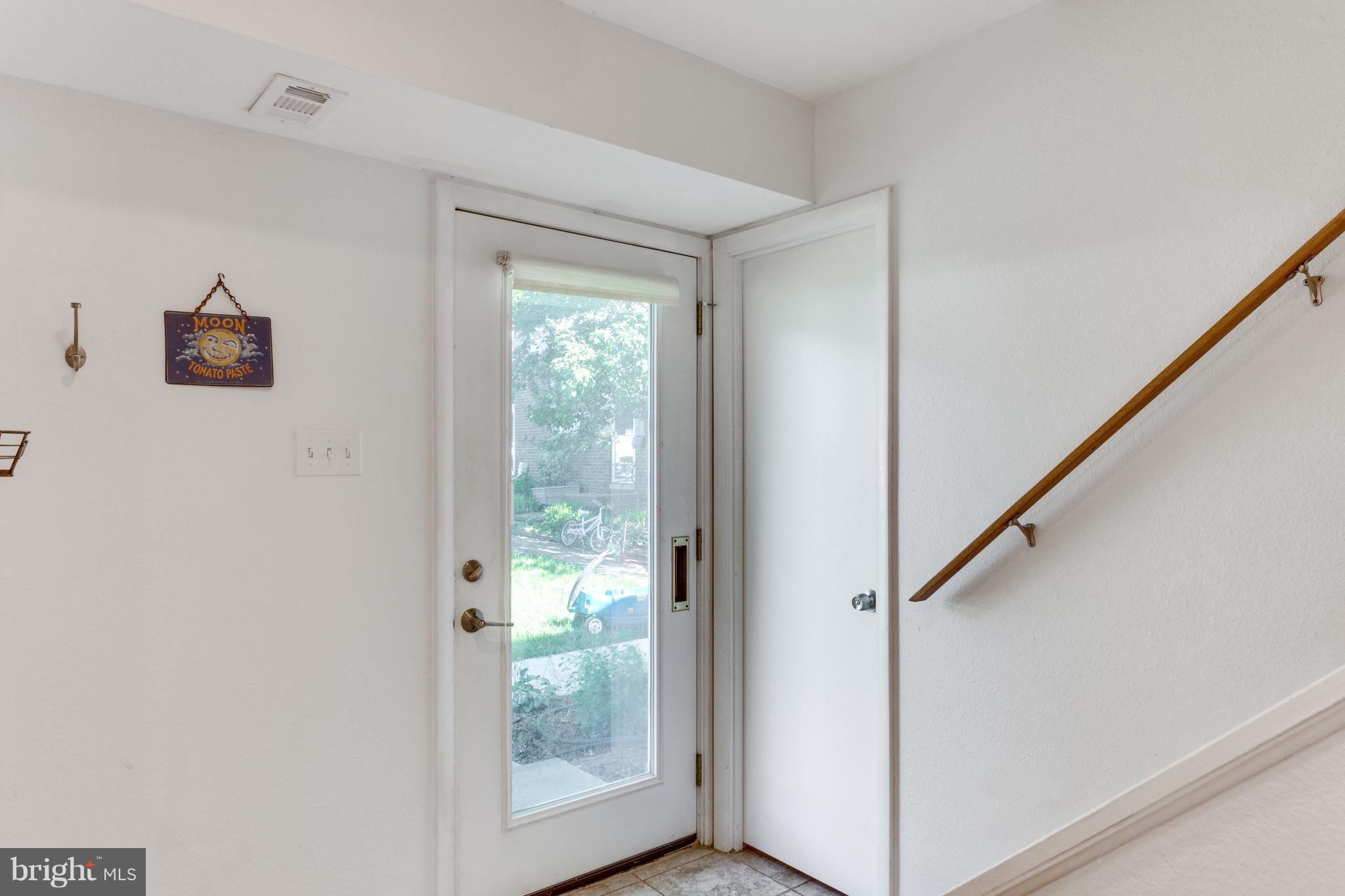 1747 Wainwright Drive Reston, VA 20190 - Photo 3 of 30 Interior (General)