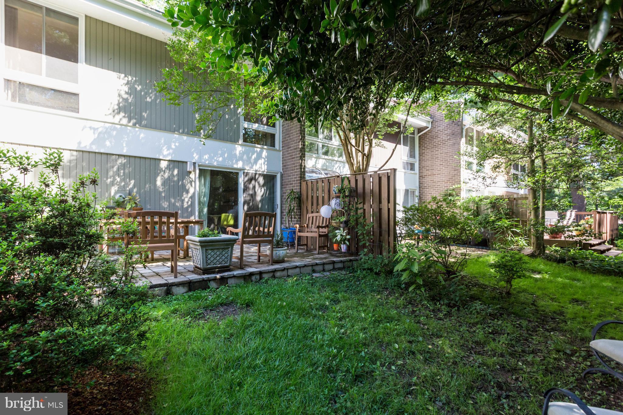 1747 Wainwright Drive Reston, VA 20190 - Photo 28 of 30 Exterior (Rear)