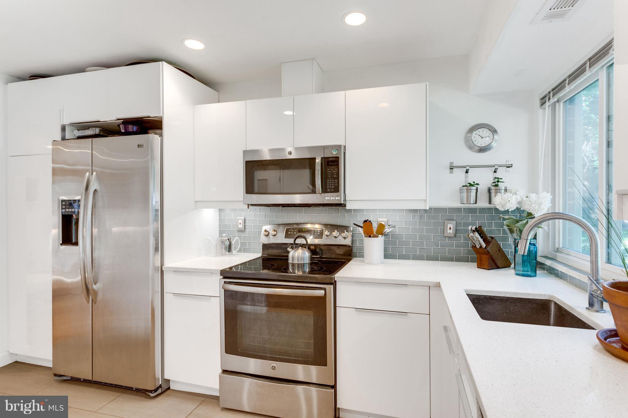 1747 Wainwright Drive Reston, VA 20190 - Photo 4 of 30 Kitchen