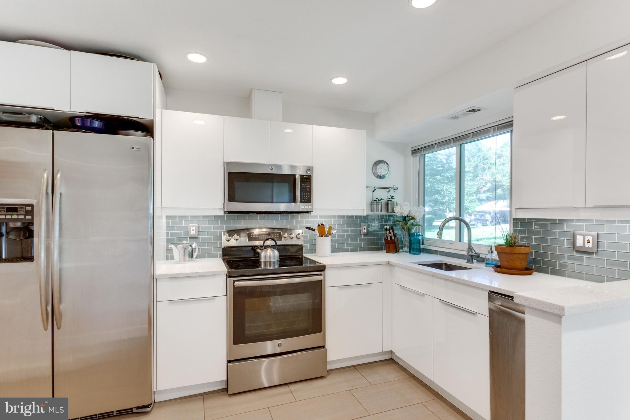 1747 Wainwright Drive Reston, VA 20190 - Photo 5 of 30 Kitchen