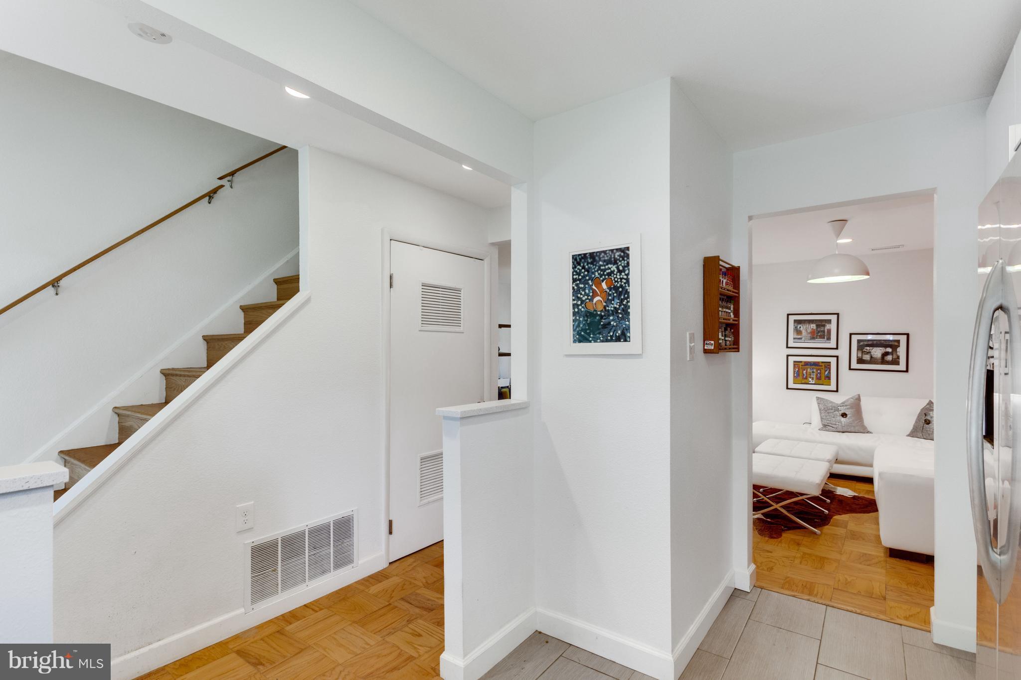 1747 Wainwright Drive Reston, VA 20190 - Photo 7 of 30 Kitchen