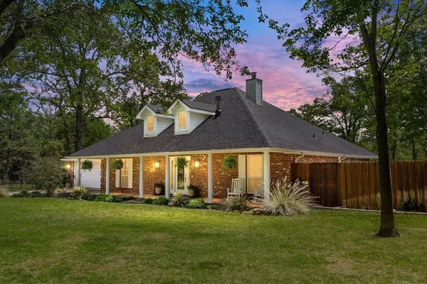 $599,900 | 108 Forehand Drive, Trinidad, TX 75163
