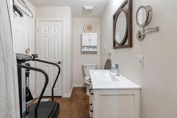 $599,900 | 108 Forehand Drive, Trinidad, TX 75163