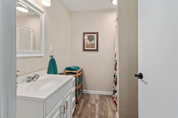 $599,900 | 108 Forehand Drive, Trinidad, TX 75163