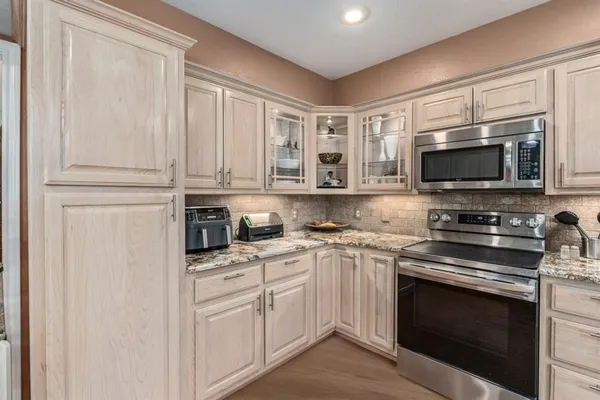 $599,900 | 108 Forehand Drive, Trinidad, TX 75163