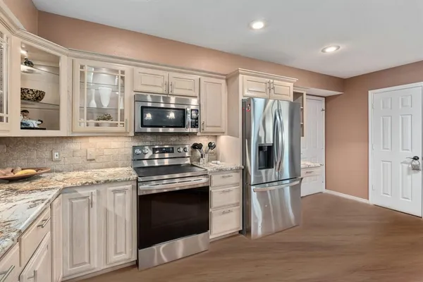 $599,900 | 108 Forehand Drive, Trinidad, TX 75163