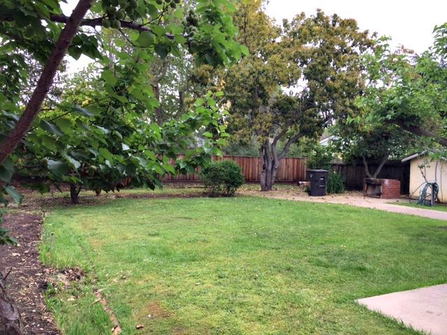 2103 Yorkshire Way Mountain View, CA 94040 - Photo 2 of 2 a view of a backyard with a garden