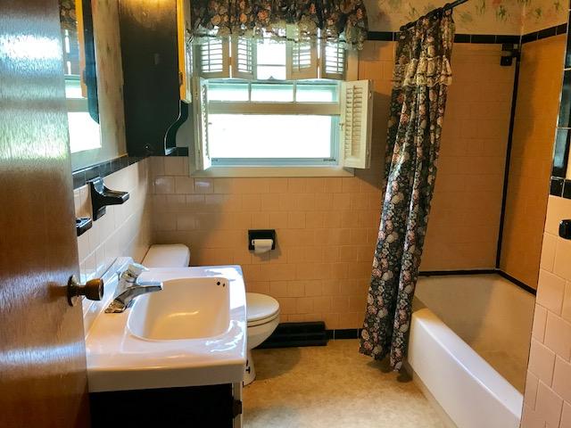 406 Winding Way Road Covington, VA 24426 - Photo 16 of 19 406 WINDING WAY BATHROOM