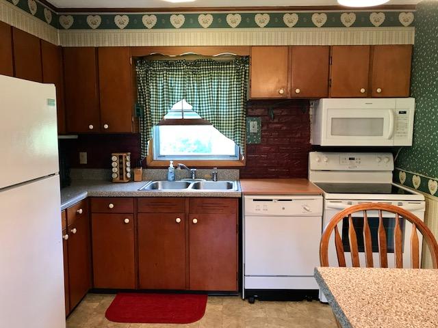 406 Winding Way Road Covington, VA 24426 - Photo 5 of 19 406 WINDING WAY KITCHEN