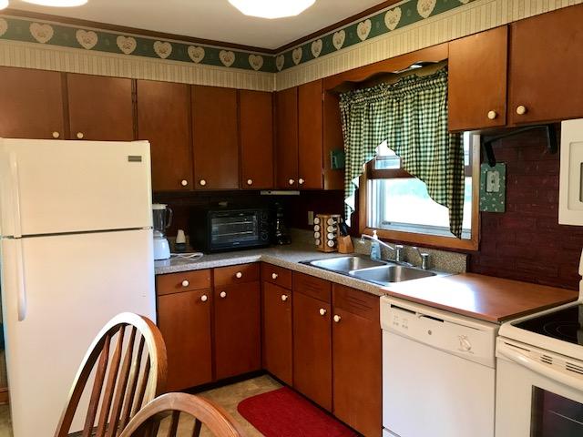 406 Winding Way Road Covington, VA 24426 - Photo 6 of 19 406 WINDING WAY KITCHEN 2