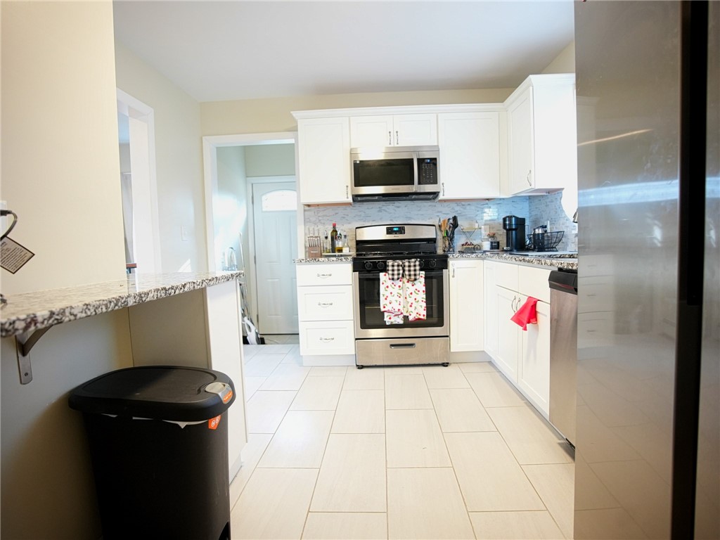 50 Elton Circle Cranston, RI 02921 - Photo 3 of 22