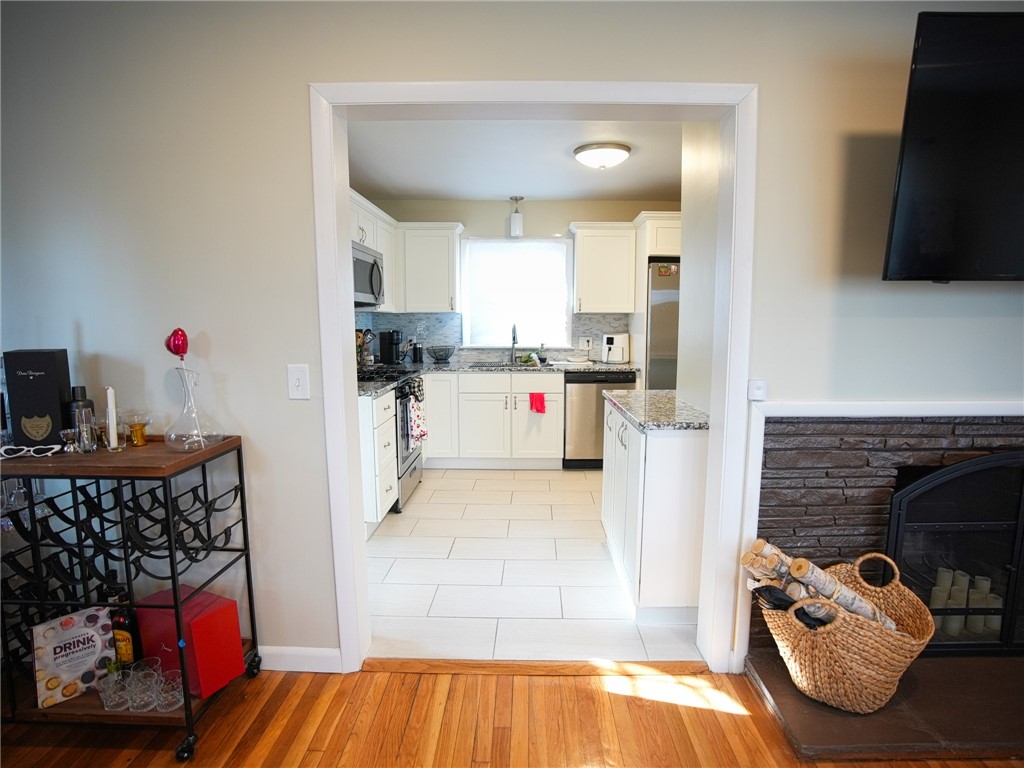 50 Elton Circle Cranston, RI 02921 - Photo 4 of 22