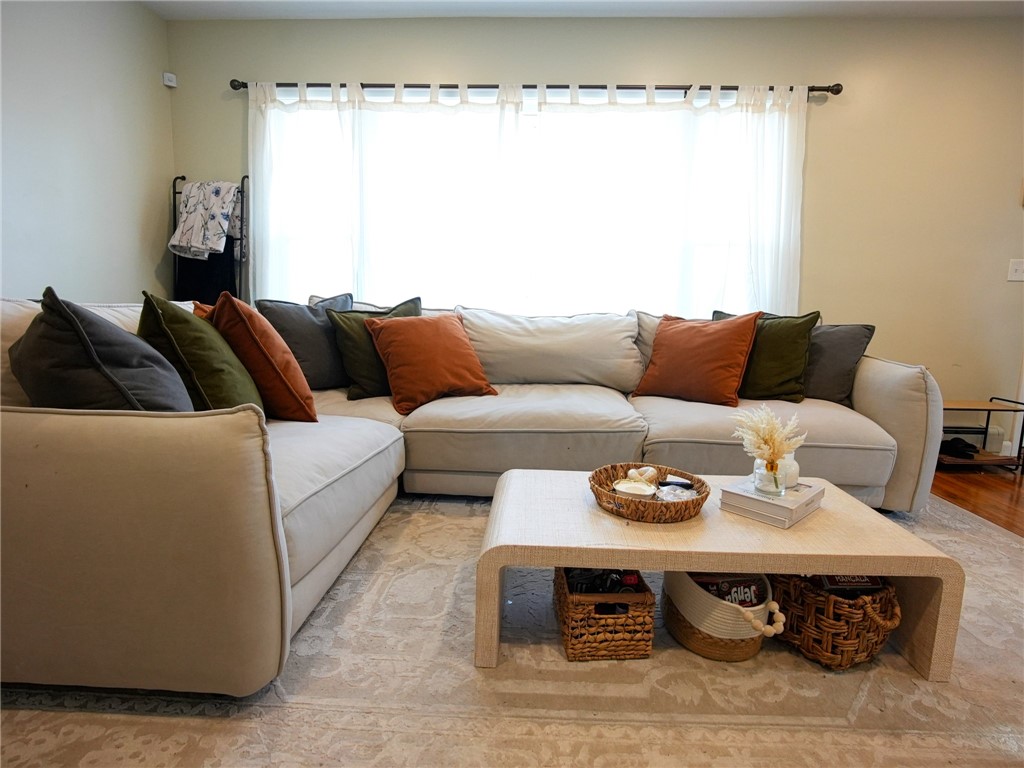 50 Elton Circle Cranston, RI 02921 - Photo 7 of 22