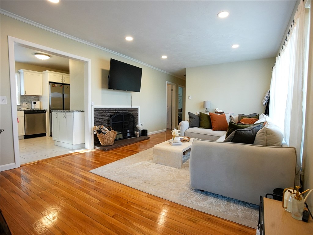 50 Elton Circle Cranston, RI 02921 - Photo 8 of 22