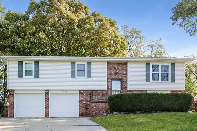 $2,250 | 5221 North Wyandotte Street, Kansas City, MO 64118