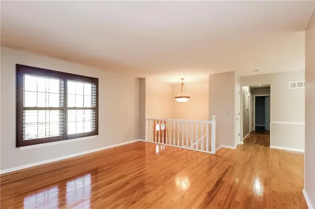 $2,250 | 5221 North Wyandotte Street, Kansas City, MO 64118