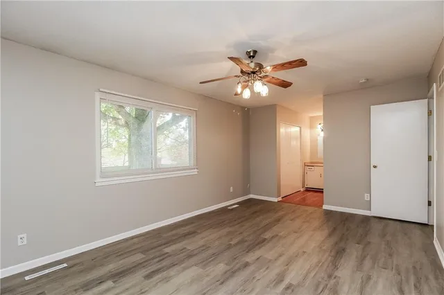 $2,250 | 5221 North Wyandotte Street, Kansas City, MO 64118