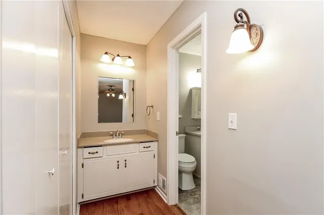 $2,250 | 5221 North Wyandotte Street, Kansas City, MO 64118