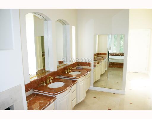 173 Inveraray Court Henderson, NV 89074 - Photo 8 of 11 Master Bath/Spa. Plenty of room in the master bath.