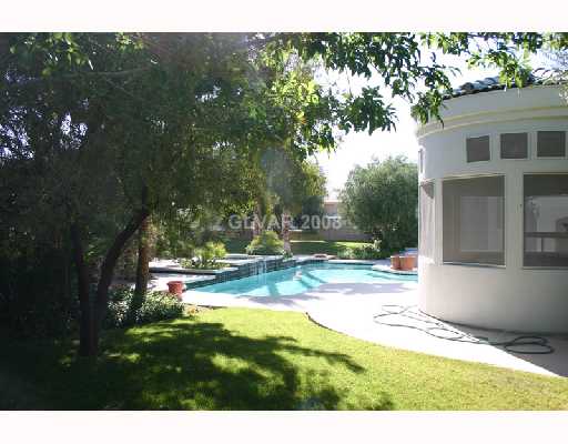 173 Inveraray Court Henderson, NV 89074 - Photo 9 of 11 Yard/Garden. Mature landscaping