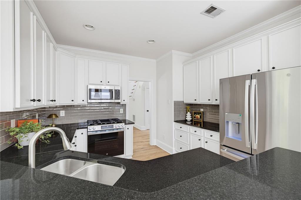 1656 Frazier Road Decatur, GA 30033 - Photo 8 of 23